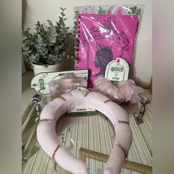 scunci Accessories - Wicked Bundle - Journal w/ Stickers and 3 Scunci Hair Items - All New w/ Tags